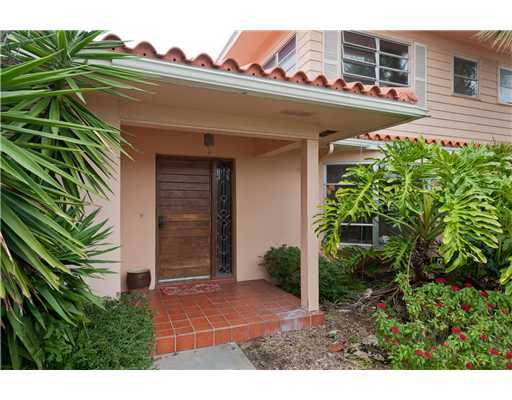 Property Photo: 655 77th Ave FL 33706