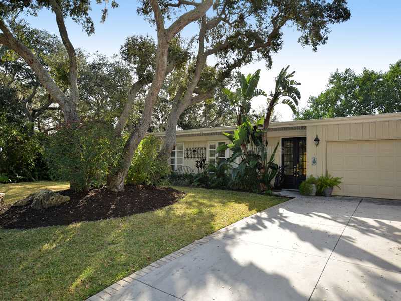 Property Photo:  738 Edgemere Lane  FL 34242 