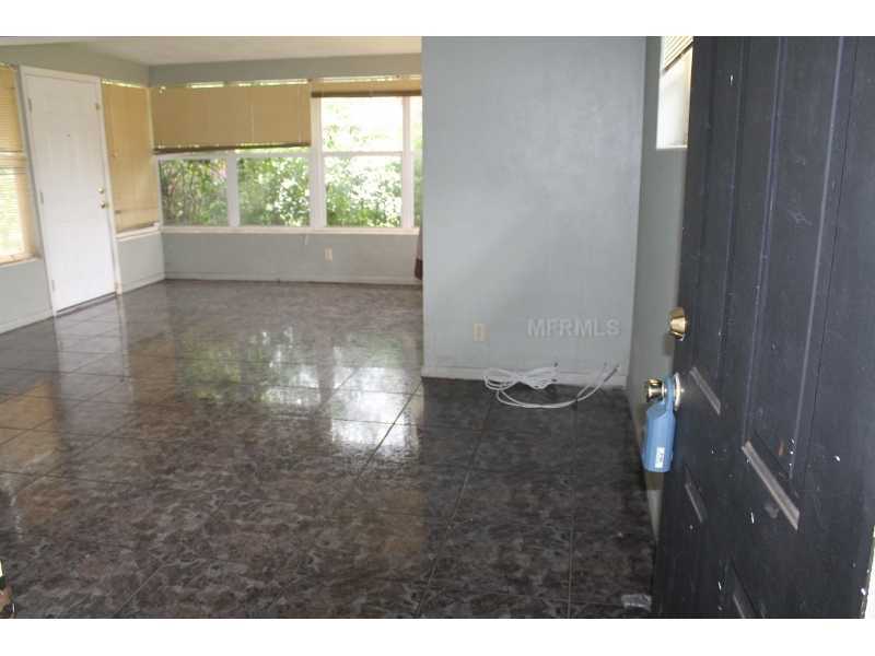 Property Photo:  107 E Woodland Drive  FL 32773 