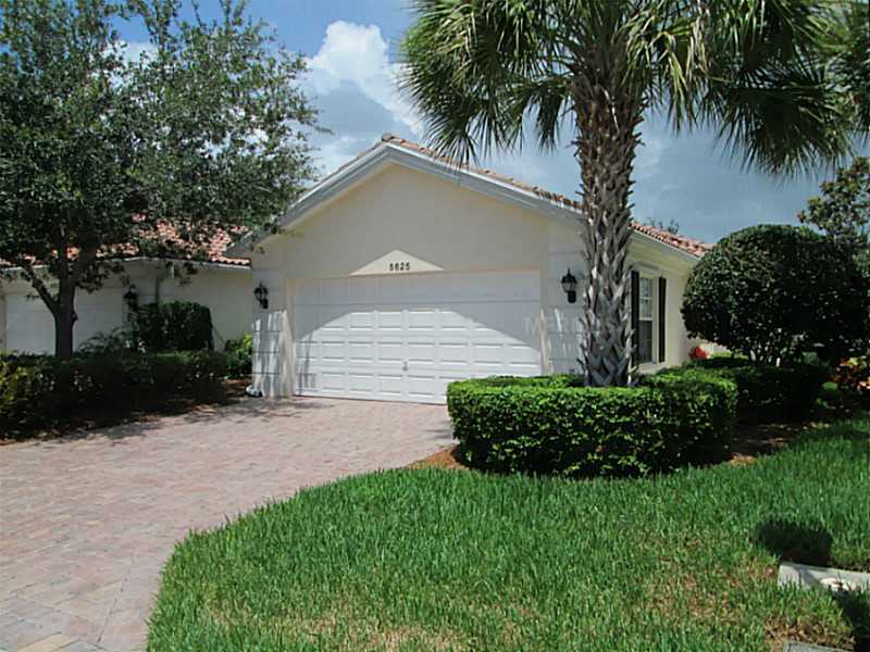 Property Photo:  5625 Modena Place  FL 34238 