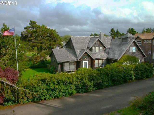 Property Photo: 311 Marion Ave OR 97138