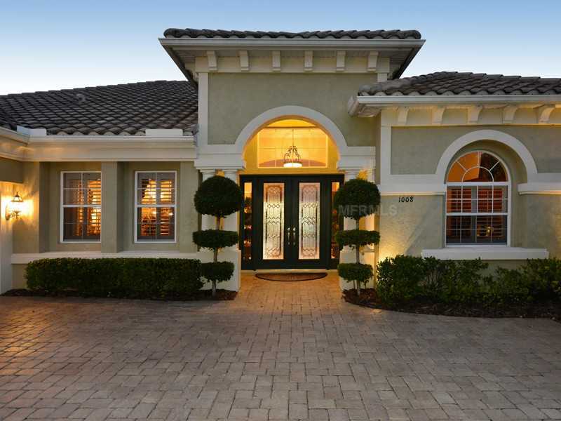 Property Photo:  1008 Rainbow Court  FL 34212 