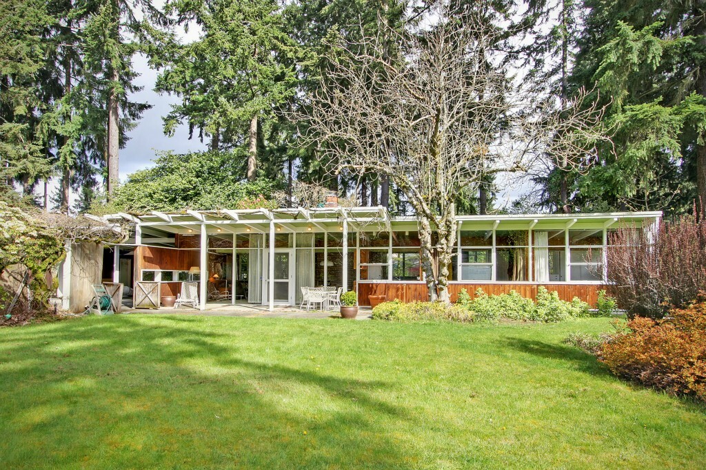 Property Photo: 10404 SE 23rd St WA 98004