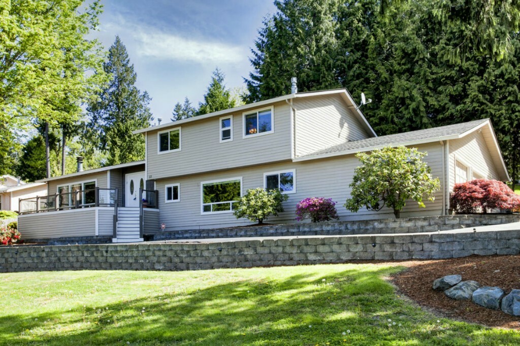 Property Photo:  12 210th Place NE  WA 98074 