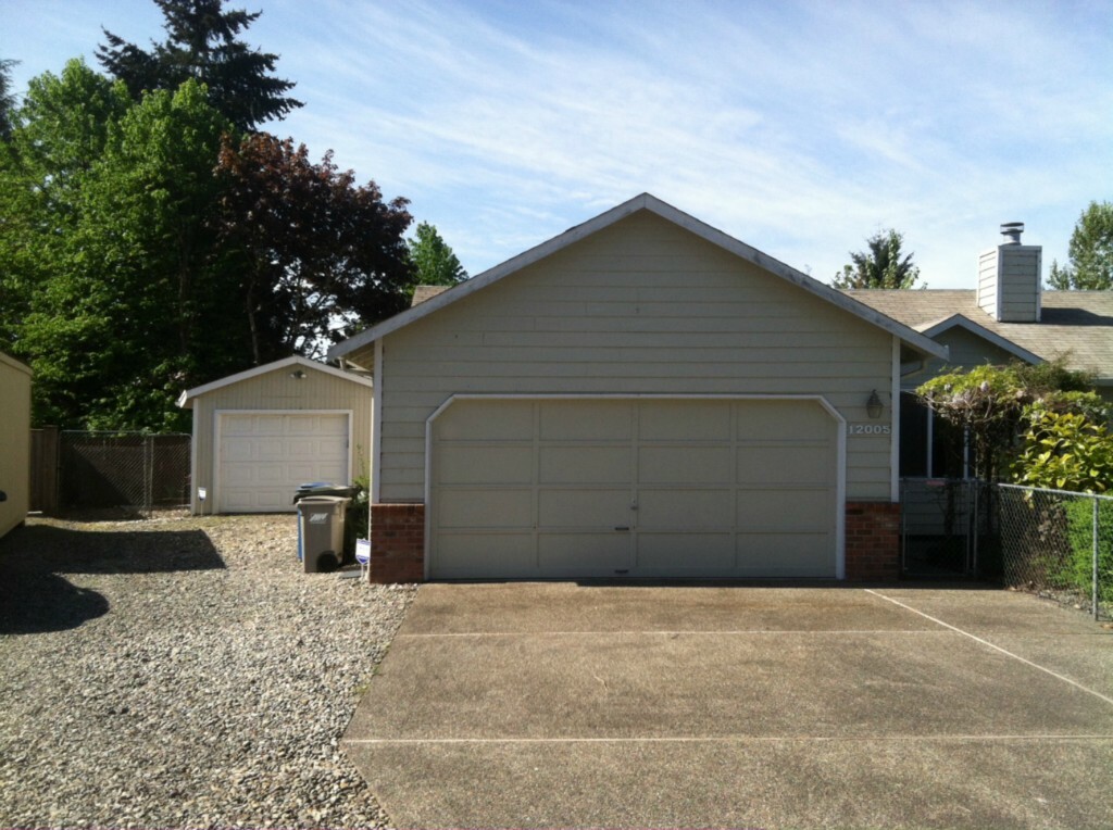 Property Photo:  12005 SE 219th Ct  WA 98031 