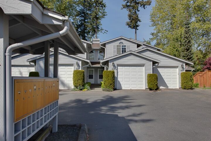 1045 Madison Ave N  Bainbridge Island WA 98110 photo