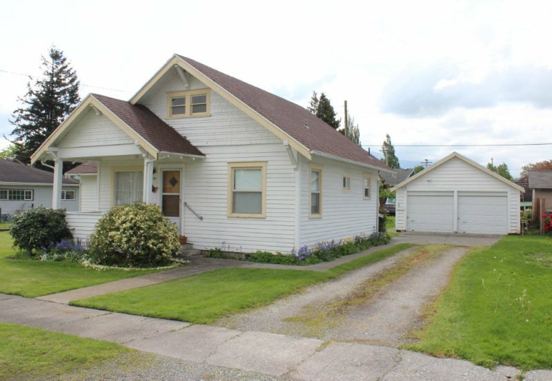 Property Photo:  213 Cleveland St  WA 98295 