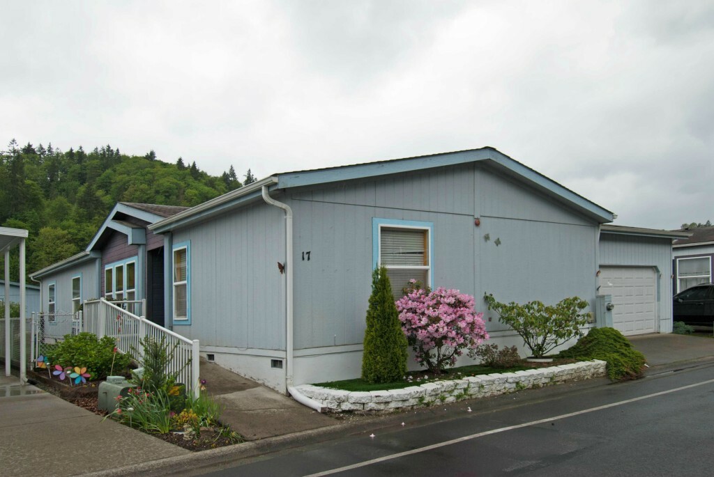 Property Photo:  15400 SE 155th Place 17  WA 98058 