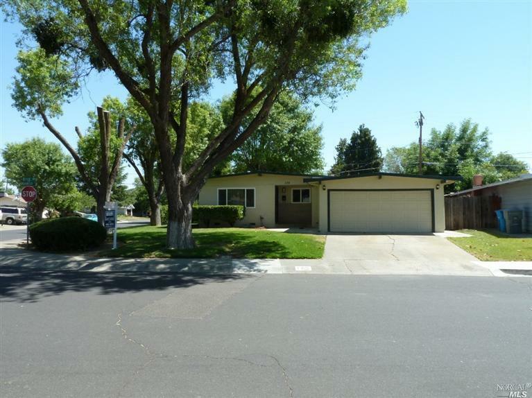 Property Photo: 175 Ironwood Street CA 95688