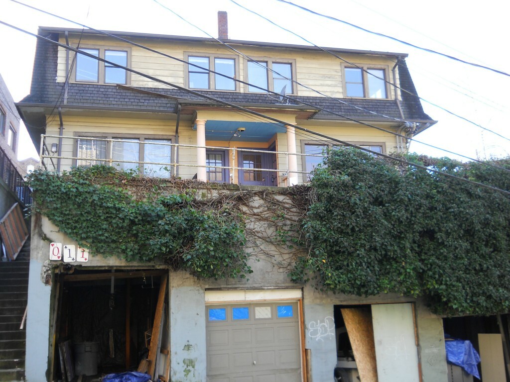 Property Photo:  1011 Belmont Ave E  WA 98102 