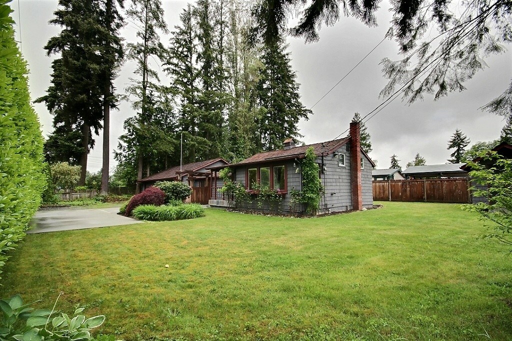 Property Photo:  4415 Shelby Rd  WA 98087 