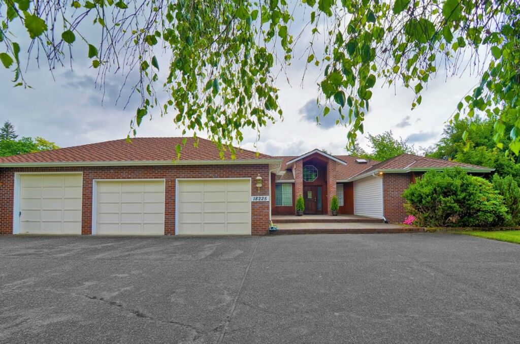 Property Photo: 18225 Bellflower Rd WA 98012