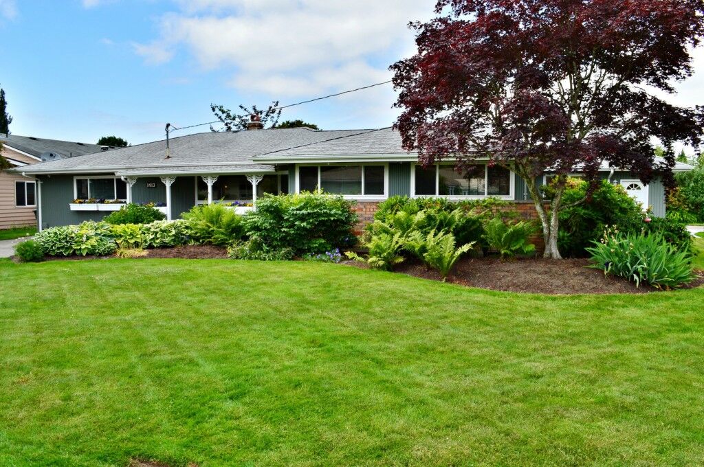 Property Photo: 1413 12th St NE WA 98002