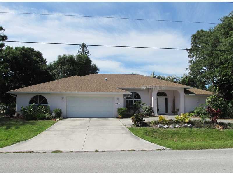 Property Photo: 740 E Seminole Drive FL 34293