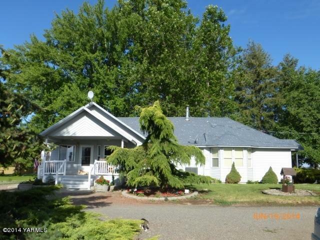Property Photo: 1640 Division Rd WA 98953