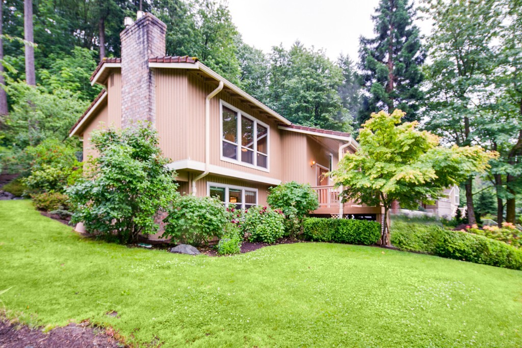 Property Photo:  5030 Highland Dr  WA 98006 