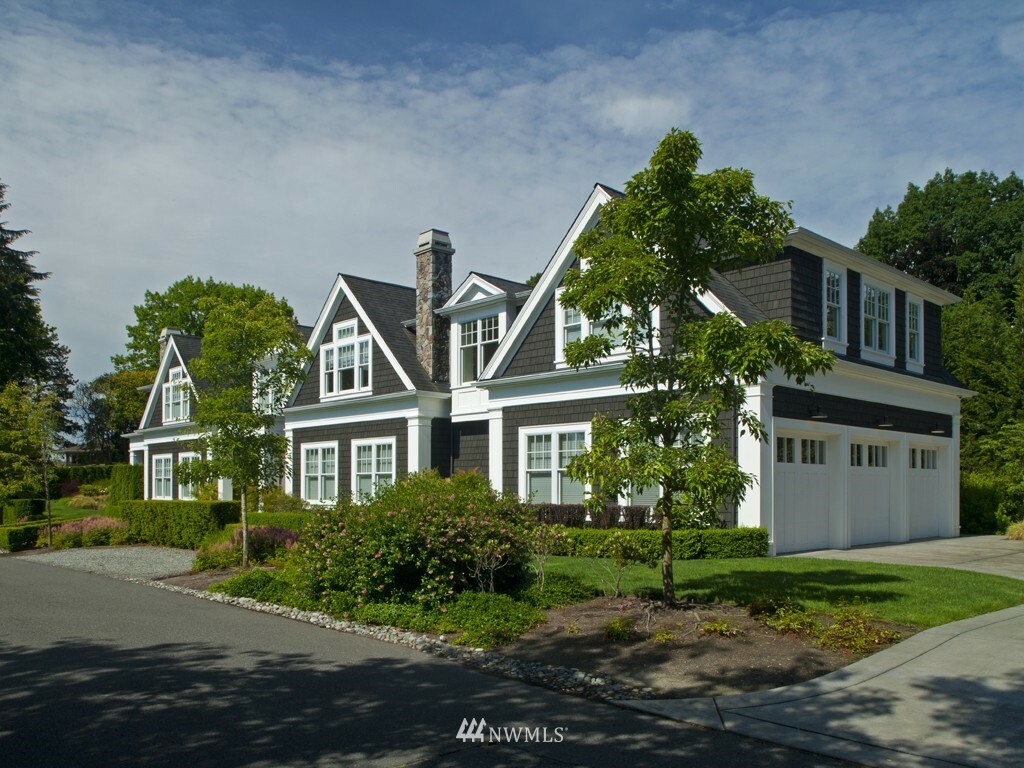 Property Photo:  515 Upland Road  WA 98039 