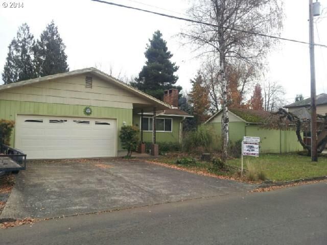 Property Photo: 133 NE Oak St OR 97378