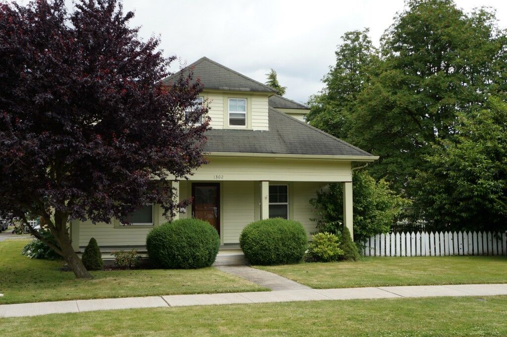 Property Photo: 1302 Virginia St WA 98273