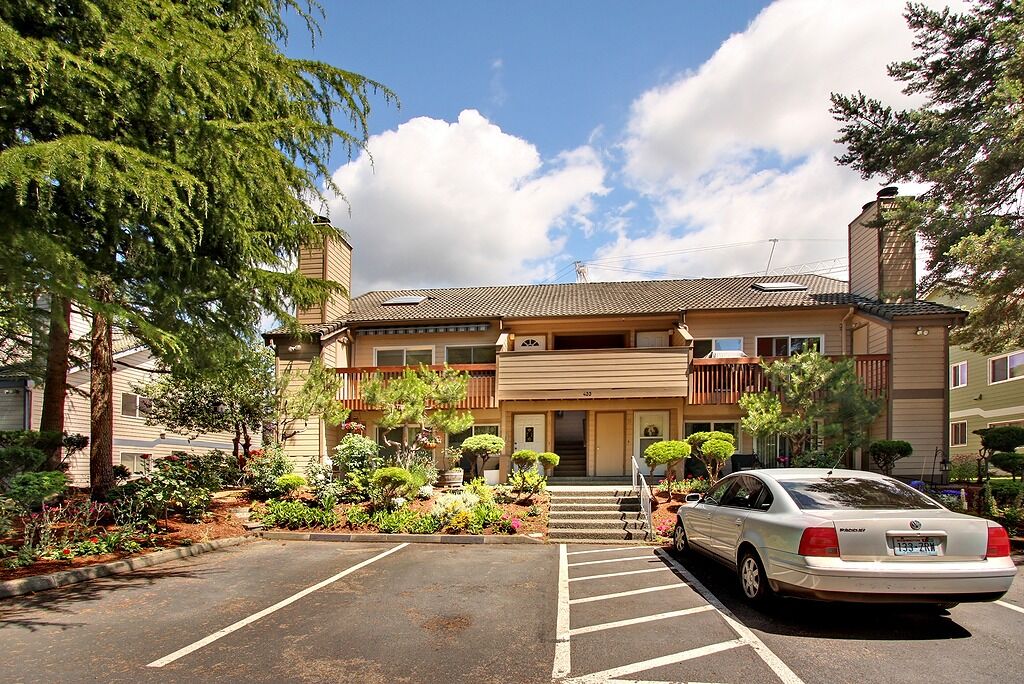 Property Photo:  433 7th Ave S B  WA 98033 