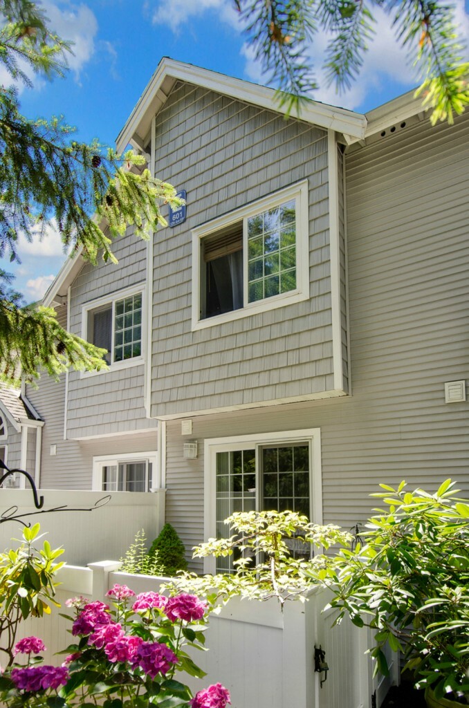 Property Photo:  601 12th Ave NW E4  WA 98027 