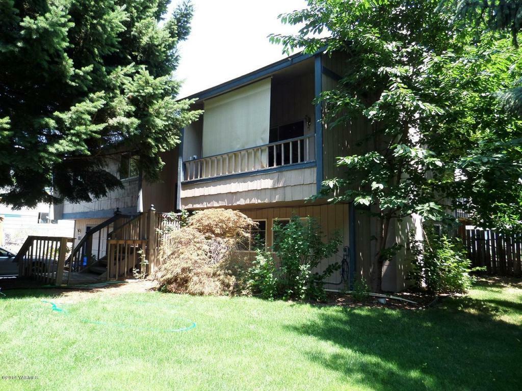 Property Photo:  101 Blossom Way  WA 98908 