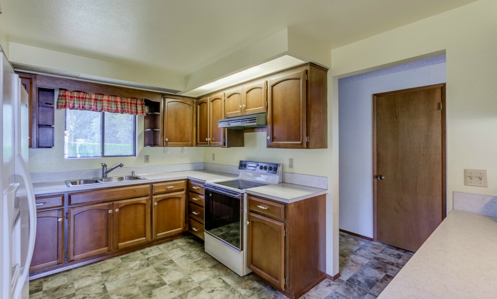 Property Photo: 642 Moe Rd WA 98282