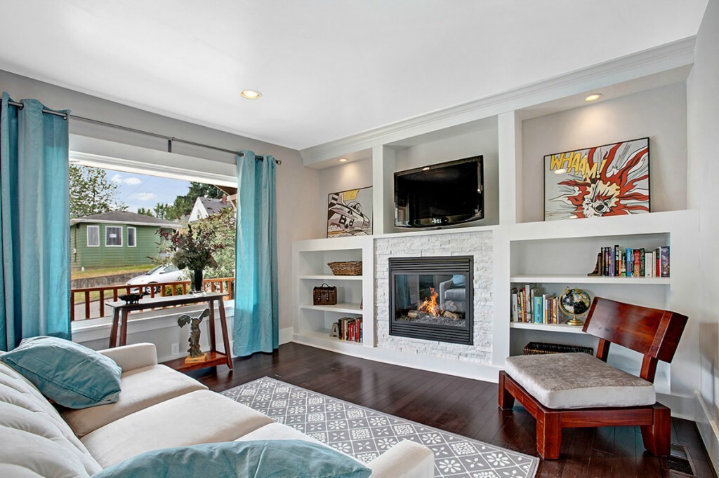 Property Photo:  2508 E Howell St  WA 98122 