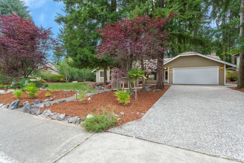 Property Photo:  21403 Oak Way  WA 98036 