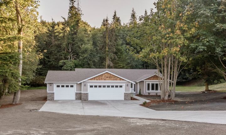 Property Photo:  177 Belmont Place  WA 98282 