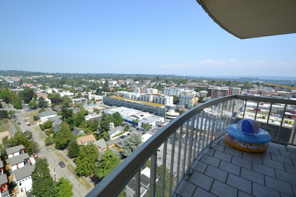 Property Photo: 4540 8th Ave NE 2205 WA 98105