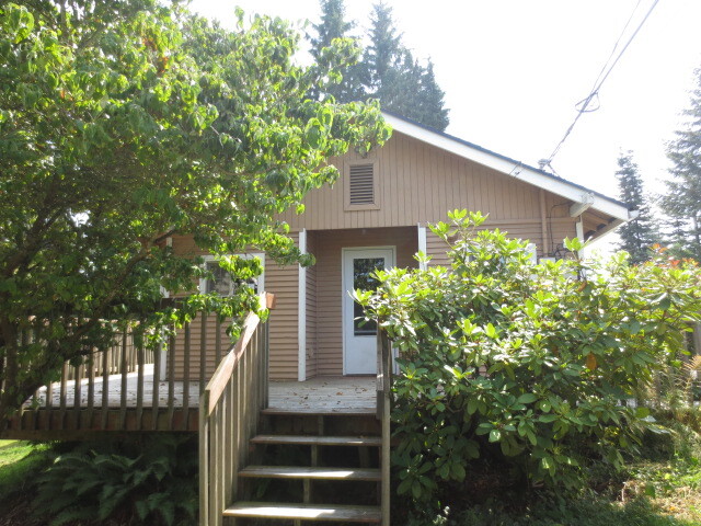 Property Photo: 7705 E Casino Rd WA 98203