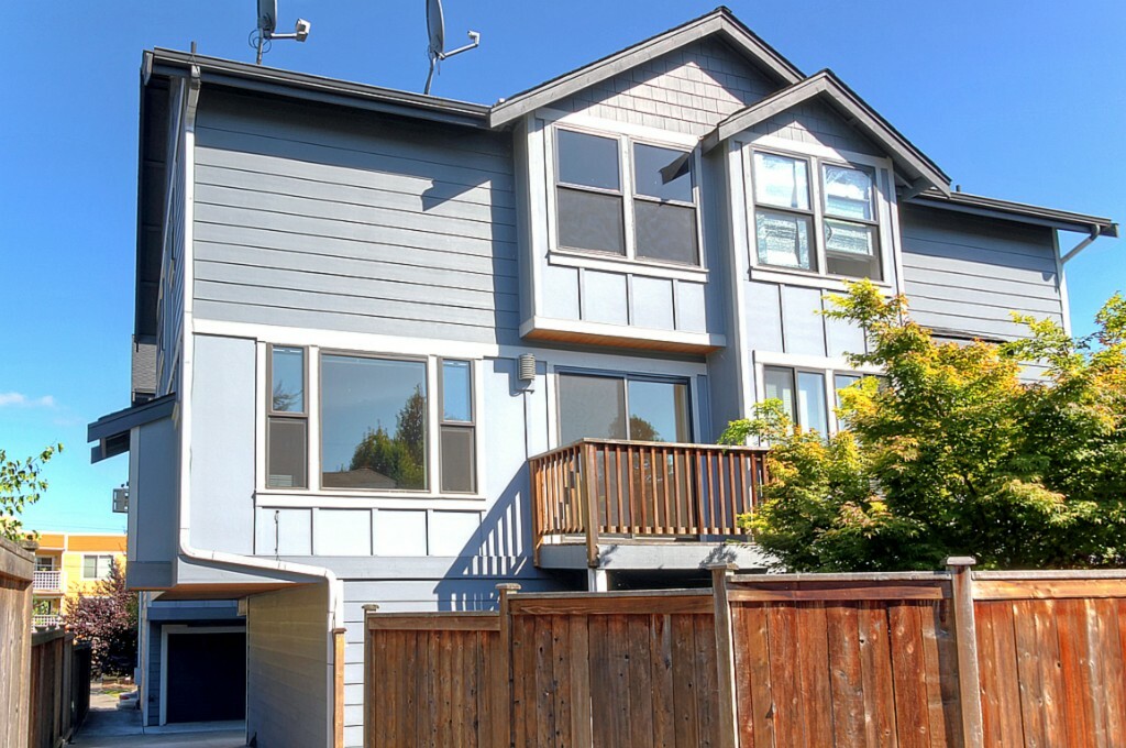 Property Photo: 9227 Ashworth Ave N B WA 98103