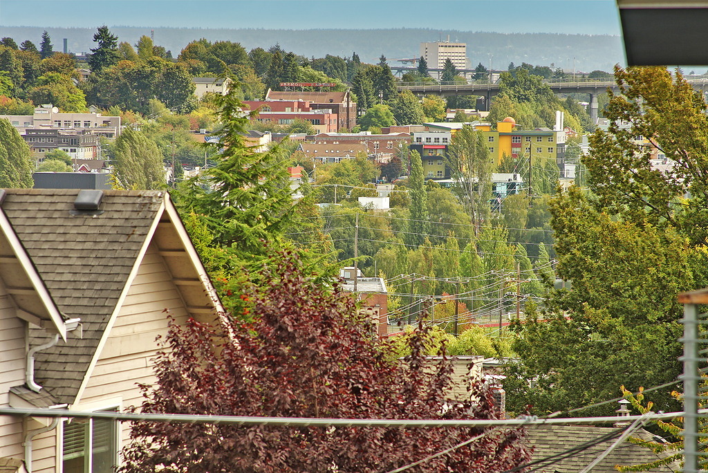Property Photo: 814 W Argand St A WA 98119