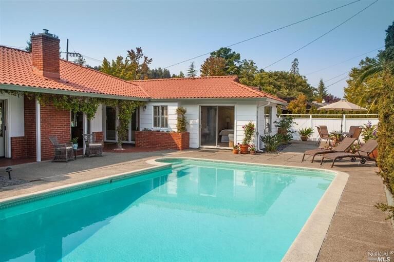 Property Photo:  17 College Court  CA 94939 
