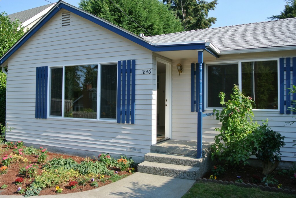 Property Photo:  1846 9th St W  WA 98033 