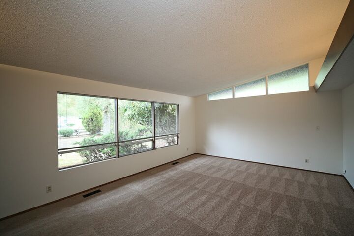 Property Photo:  440 SE Evans Lane  WA 98027 