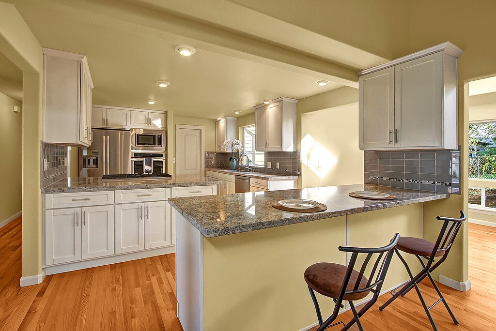Property Photo:  4415 S Ferdinand St  WA 98118 