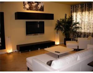 Property Photo: 2306 Vintage Circle FL 33064