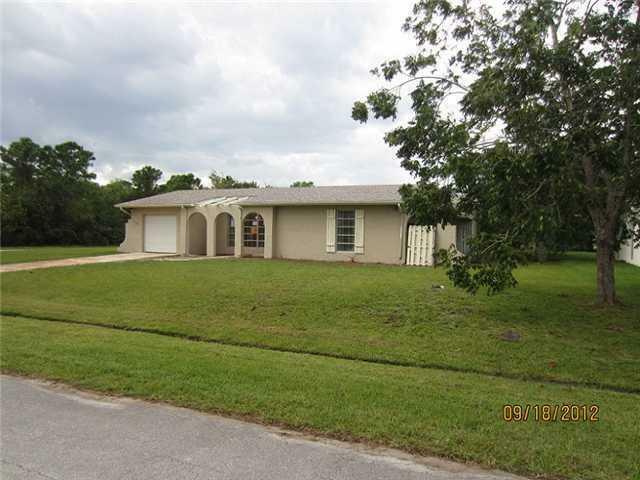 Property Photo:  1182 SE Media Lane  FL 34983 