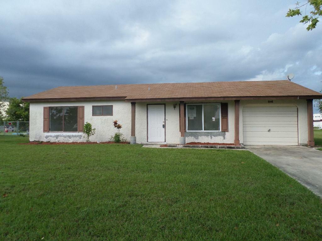 Property Photo:  2142 SE East Dunbrooke Circle  FL 34952 