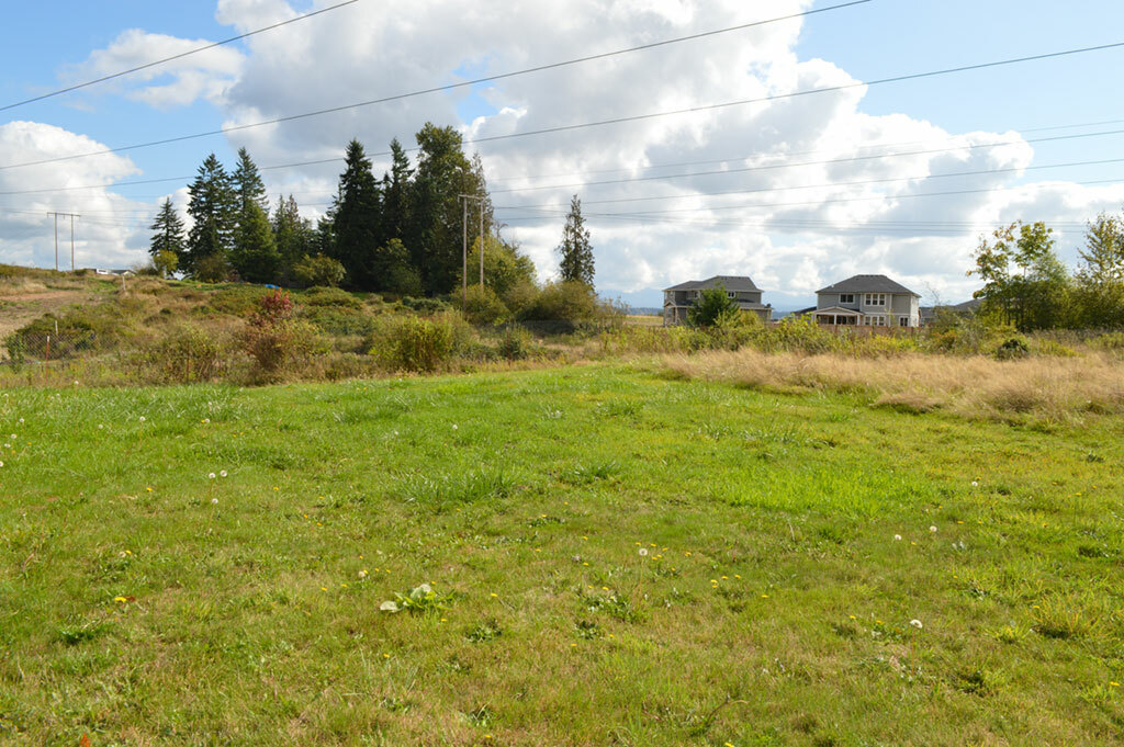 Property Photo:  13718 107th St E  WA 98374 