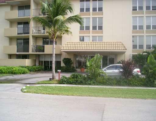 Property Photo:  1000 Spanish River Road Apt 2I  FL 33432 