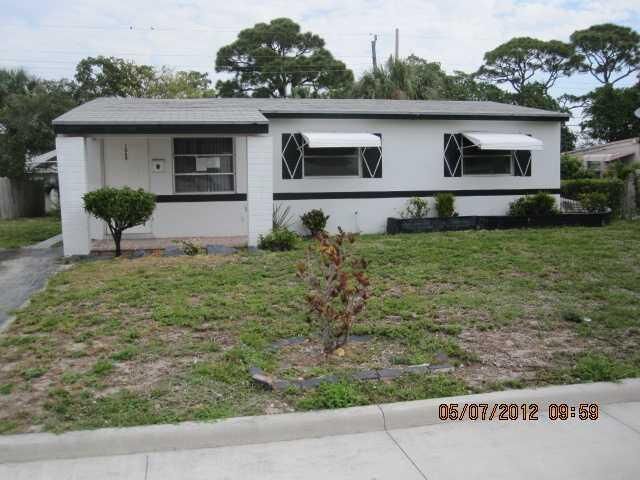Property Photo:  1060 W 3rd Street  FL 33404 