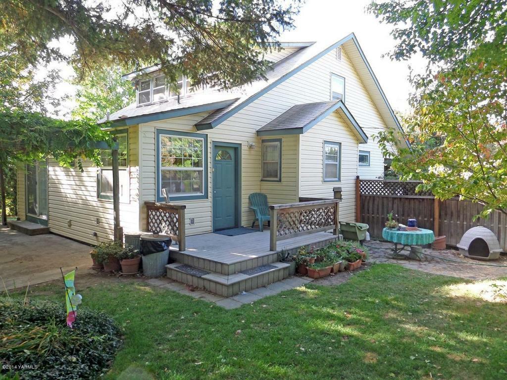 Property Photo:  205 S 41st St  WA 98901 