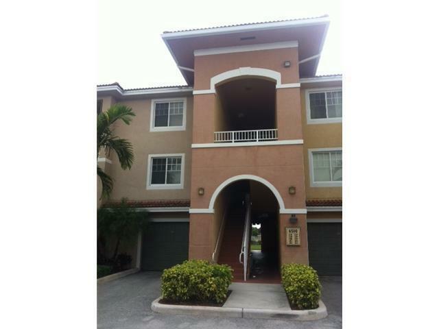 Property Photo: 6510 Emerald Dunes Drive 201 FL 33411