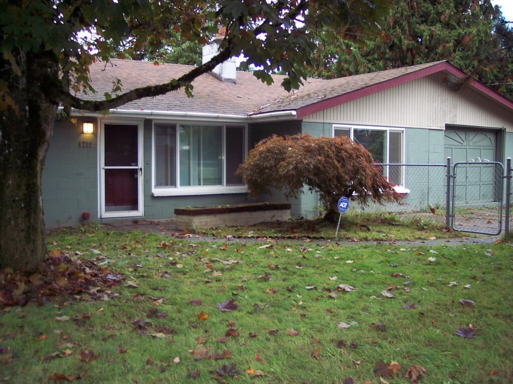 Property Photo:  1216 S 116th St  WA 98168 