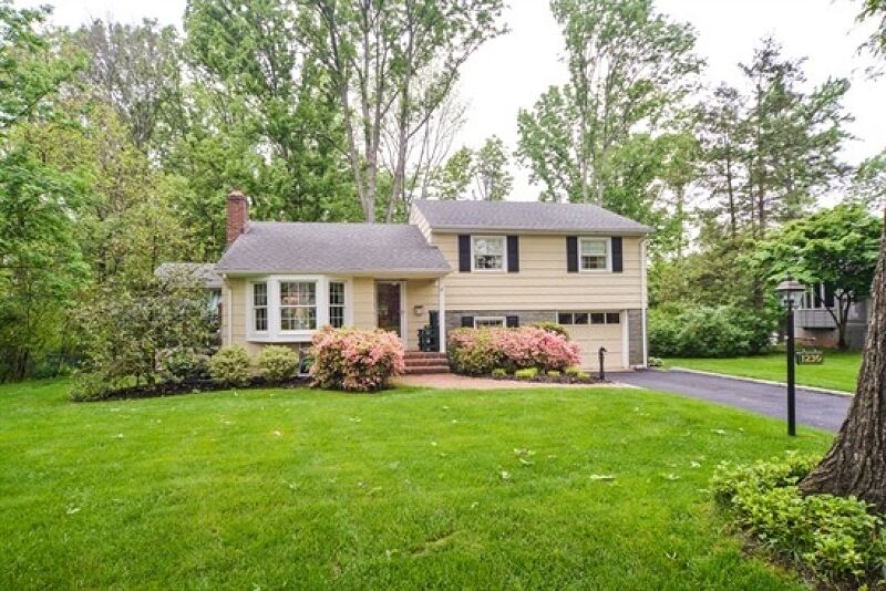 Property Photo: 1230 Christine Cir NJ 07076