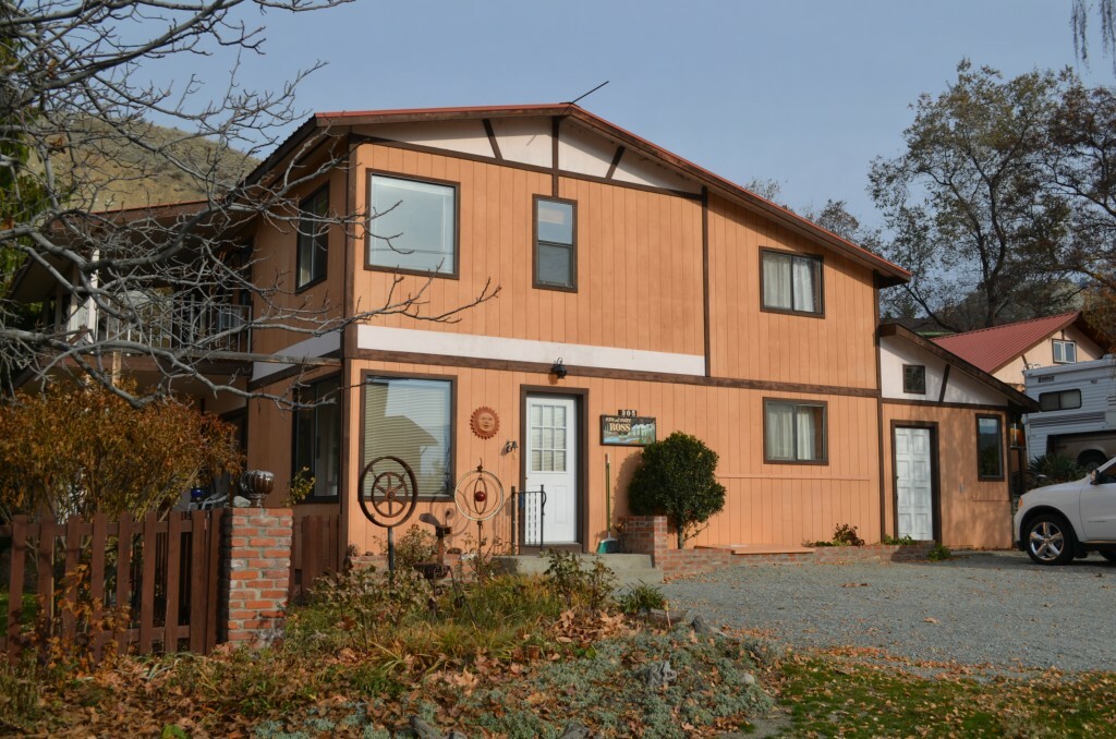 Property Photo: 305 E Gibson Ave WA 98816