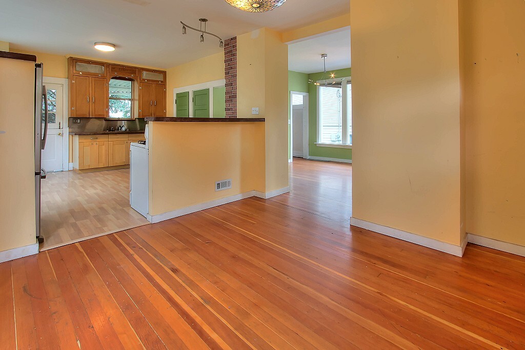 Property Photo:  3035 NW 61st St  WA 98107 